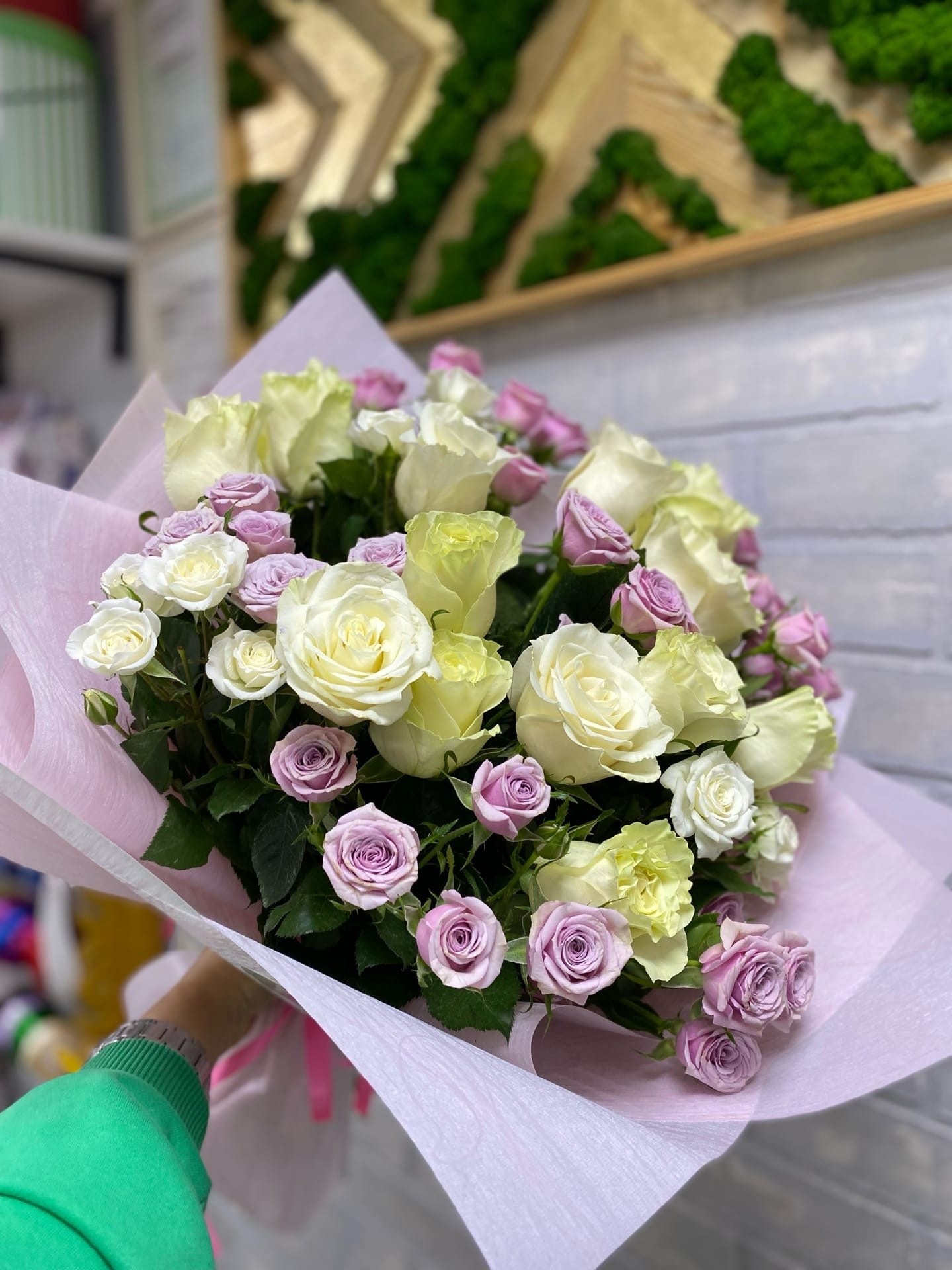 Букет из кустовых роз 