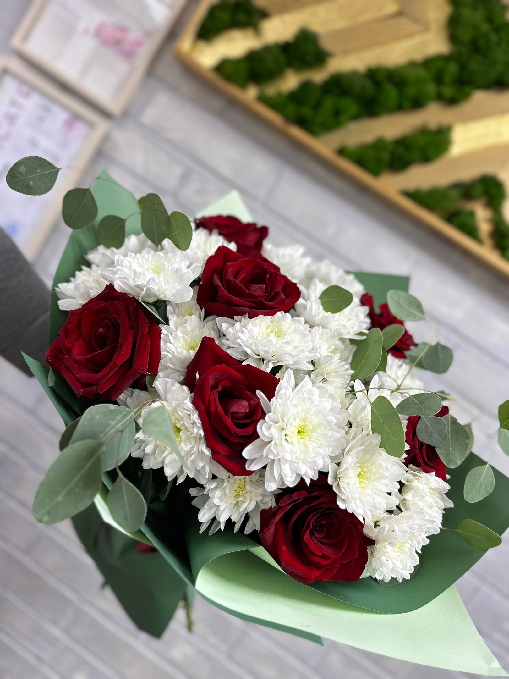 Букет из роз и хризантем 