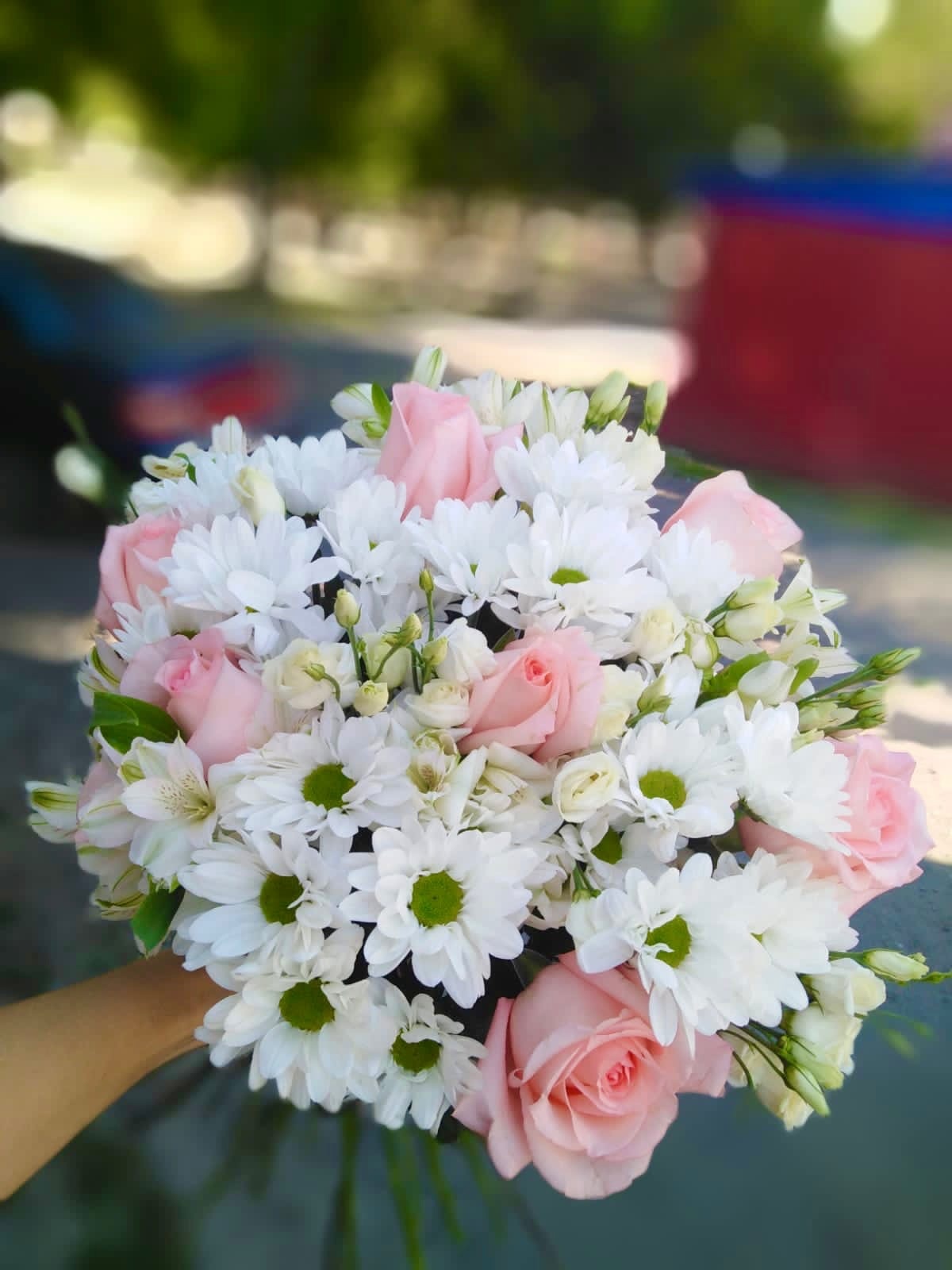 Букет из хризантем,роз