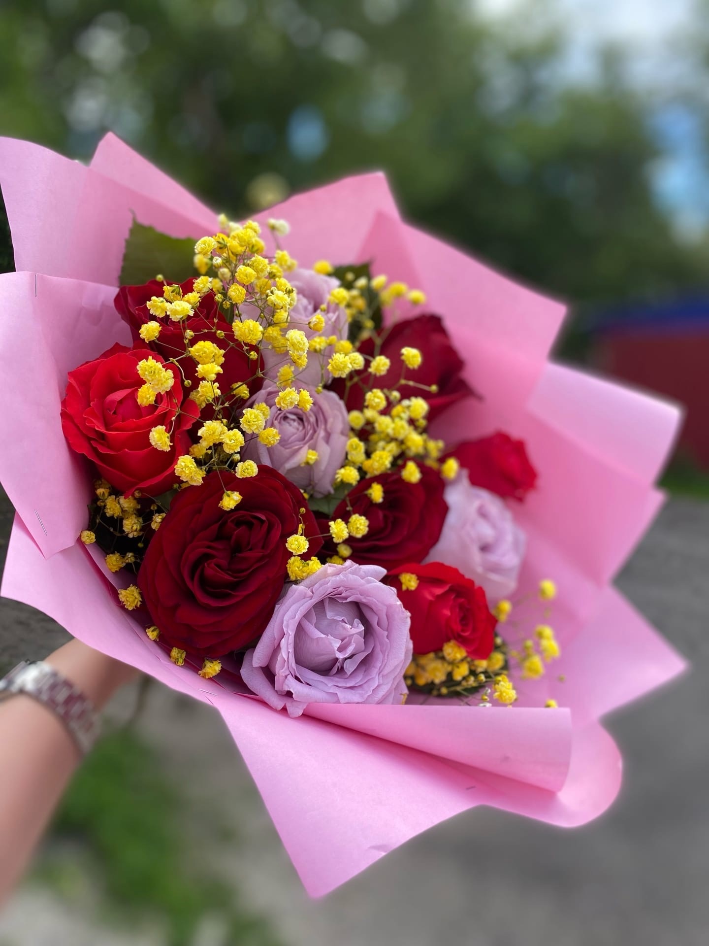 Букет из роз и гипсофил 