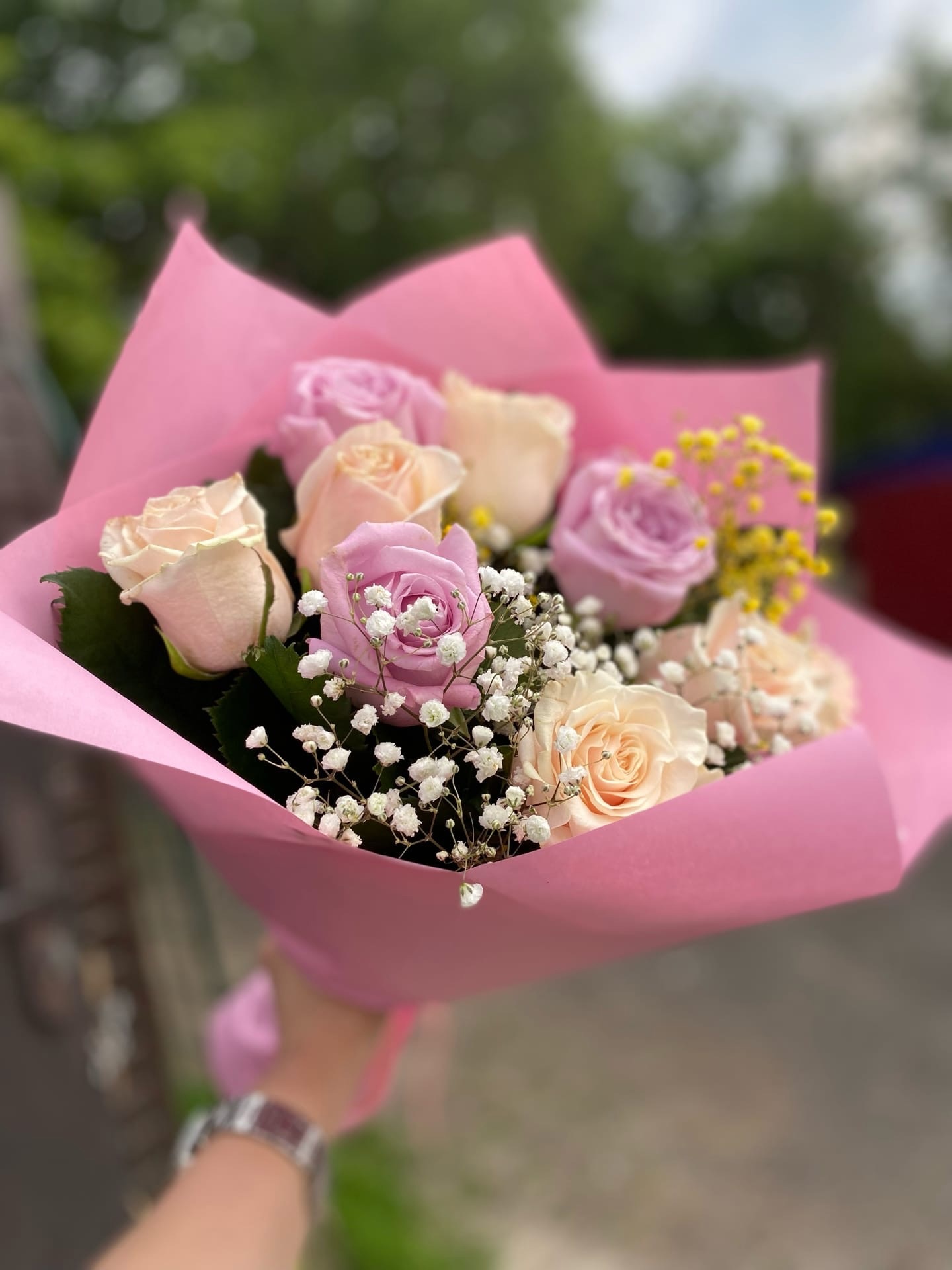 Букет из роз и гипсофил 